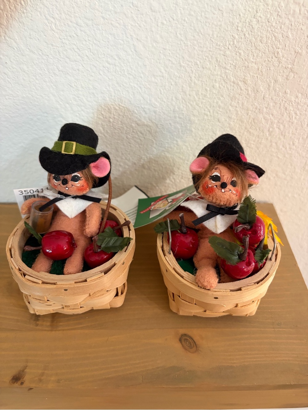 NWT Annalee 3” Pilgrim Apple Picking Mice Lot of 2
